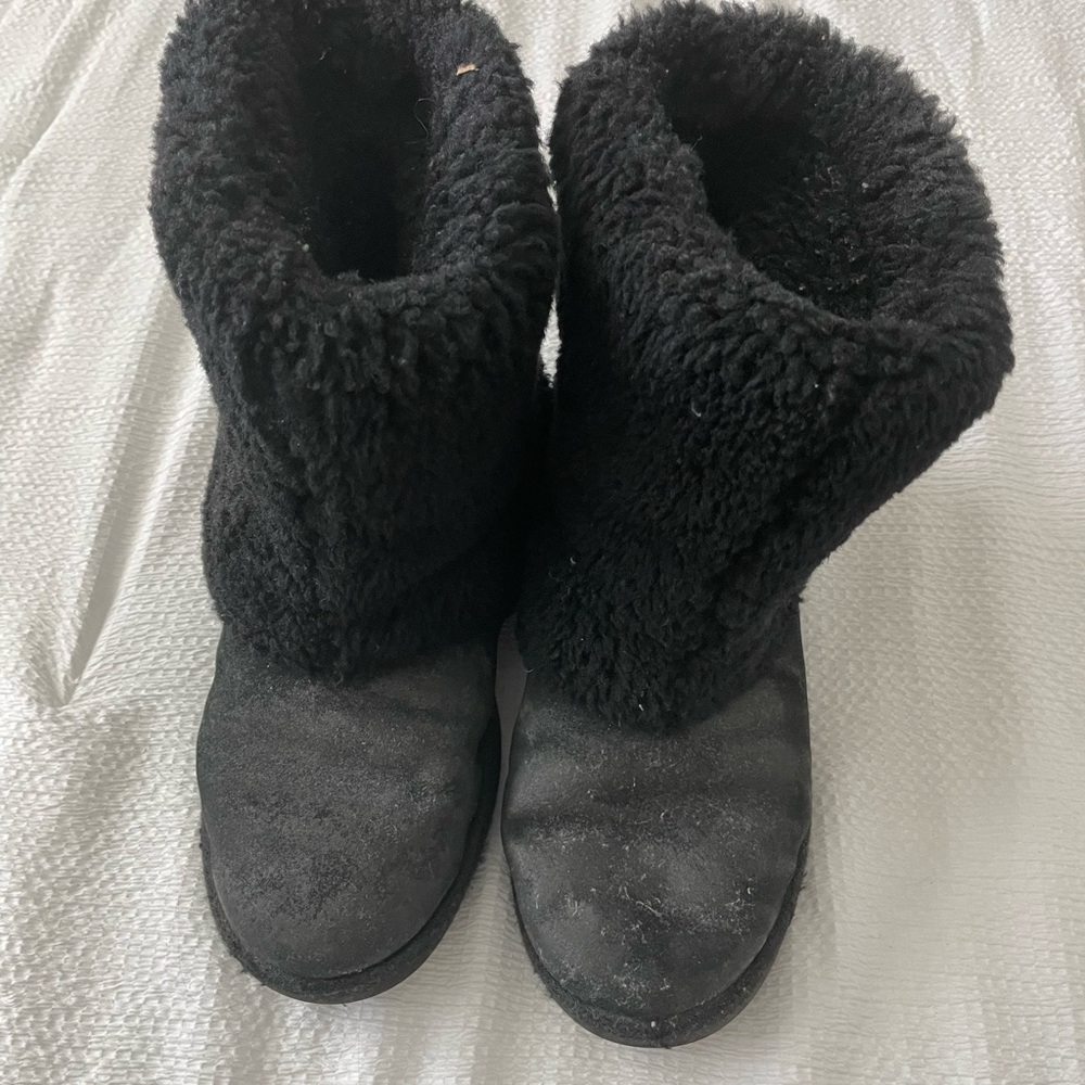 Black UGGS warm and fuzzy for winter size women